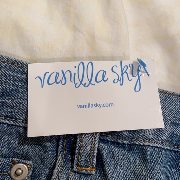 Clara Story 2 Tone Jean Shorts Size Small - Picture 9 of 9